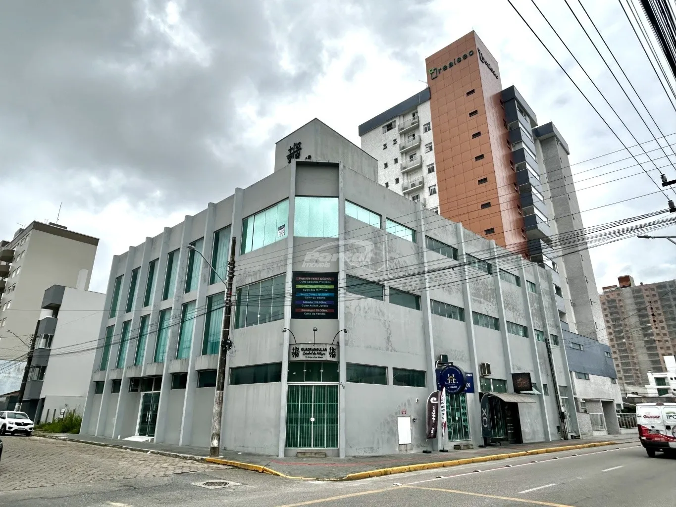 Sala comercial disponível para locação no bairro Centro - Balneário Piçarras/SC (Cód. 20406) - foto 1