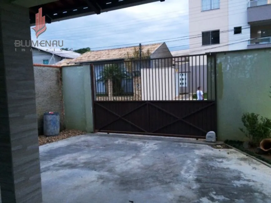 Imóvel oferece piscina, salão de festas. — foto 2