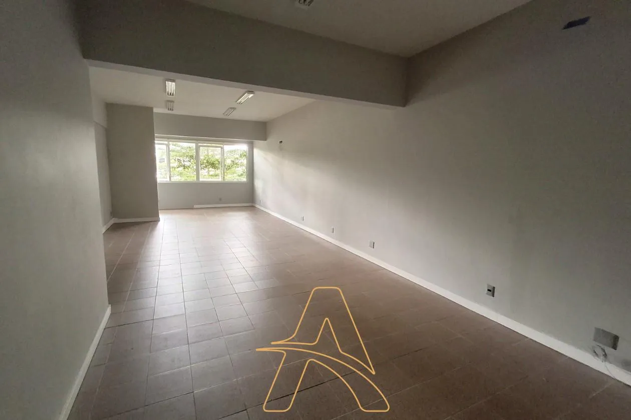 Sala Comercial Ampla para Locação no Edifício Flamingo no Centro de Blumenau — foto 3