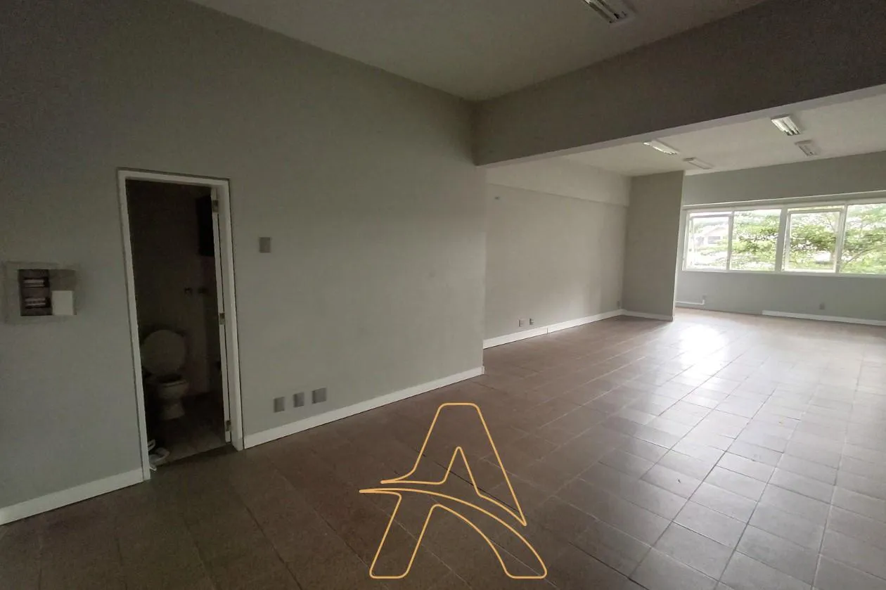 Sala Comercial Ampla para Locação no Edifício Flamingo no Centro de Blumenau — foto 4