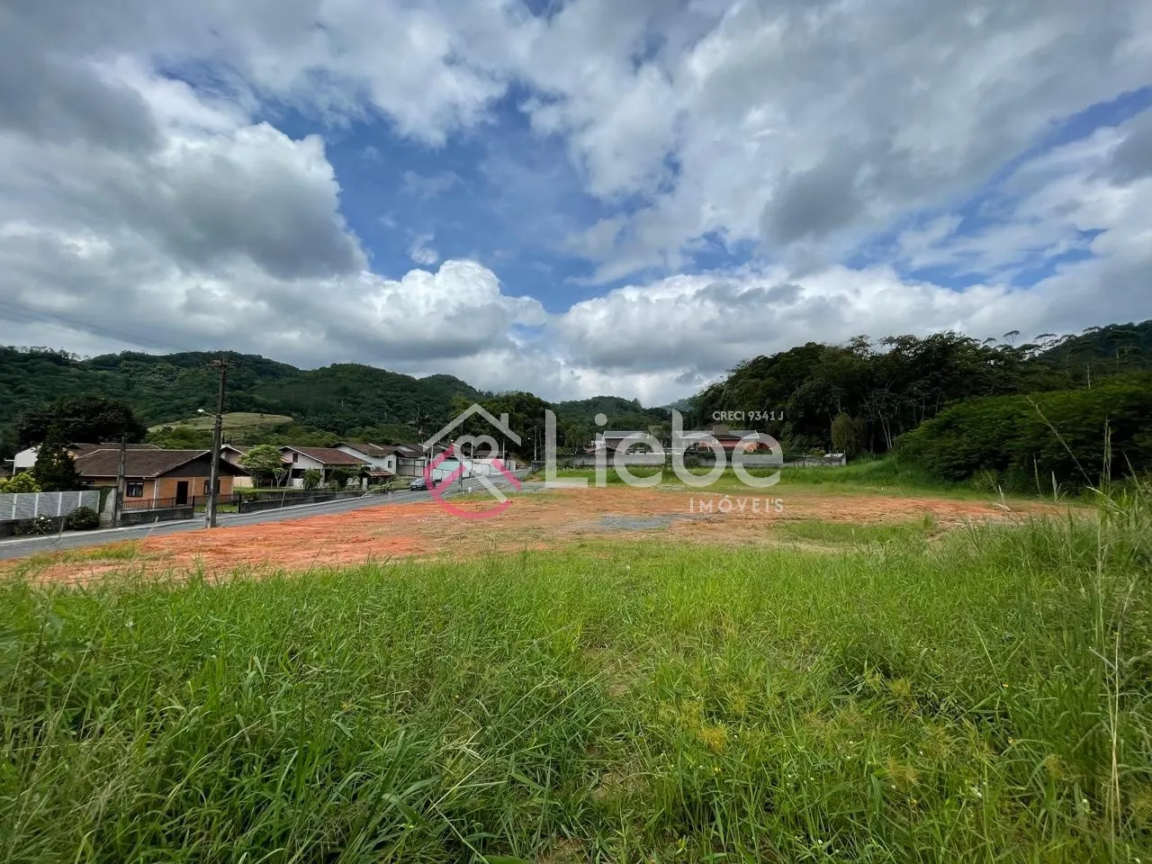 Ótimo Terreno de esquina no Centro na cidade de Pomerode com 596,55m fazendo frente em 43,79 metros. - foto 1