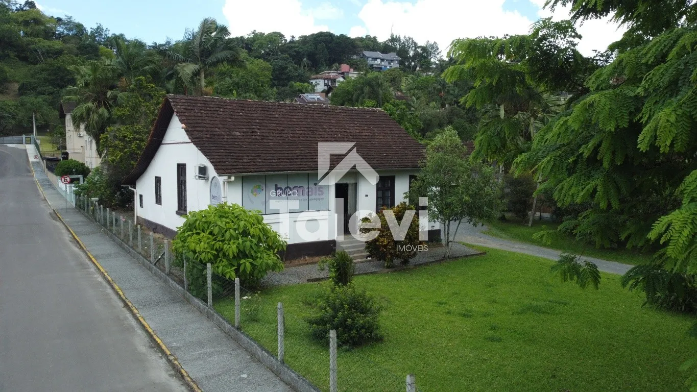 Imóvel Singular no Centro de Pomerode - Bela Casa de 3 Dormitórios e Amplo Terreno de 2.427,80 m - foto 1