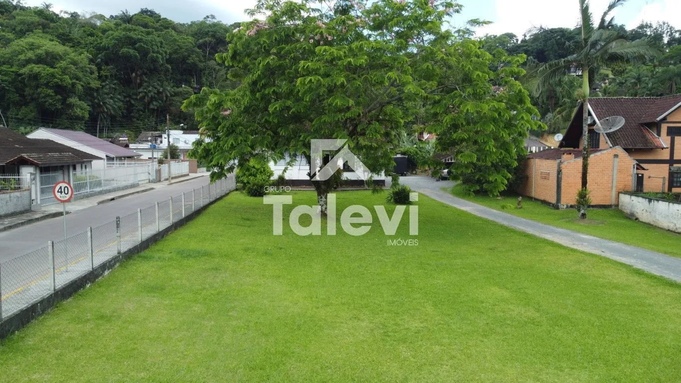 Imóvel Singular no Centro de Pomerode - Bela Casa de 3 Dormitórios e Amplo Terreno de 2.427,80 m — foto 5
