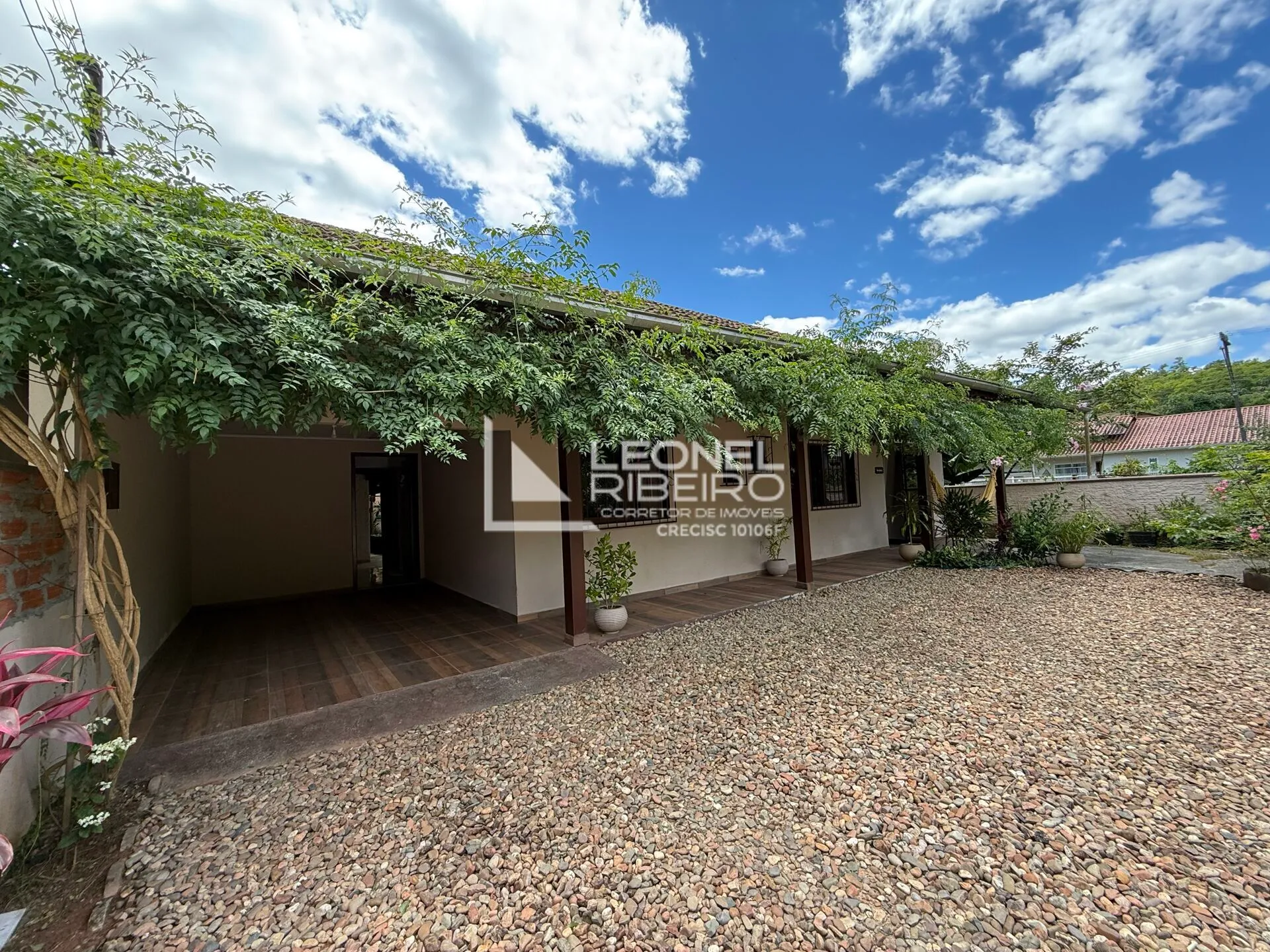 Casa com 3 dormitórios à venda, 253m no bairro Padre Martinho Stein em Timbó/SC - foto 1