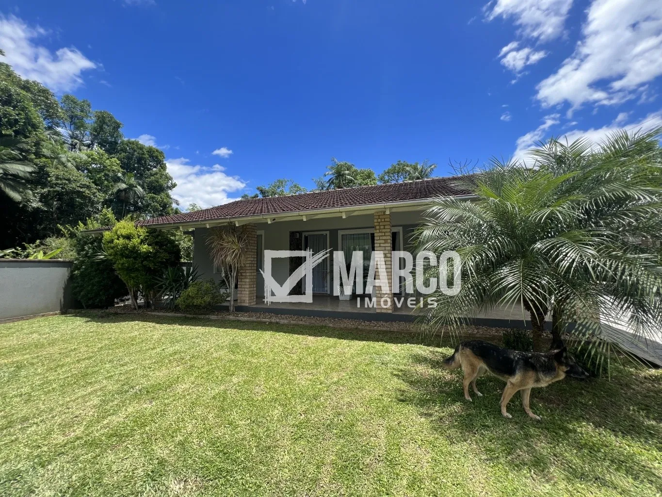 Casa com piscina e três quartos no Centro de Pomerode - foto 1