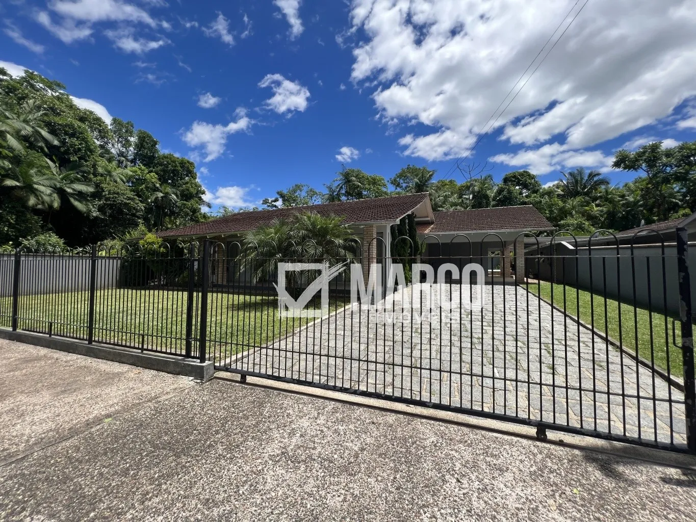 Casa com piscina e três quartos no Centro de Pomerode — foto 2