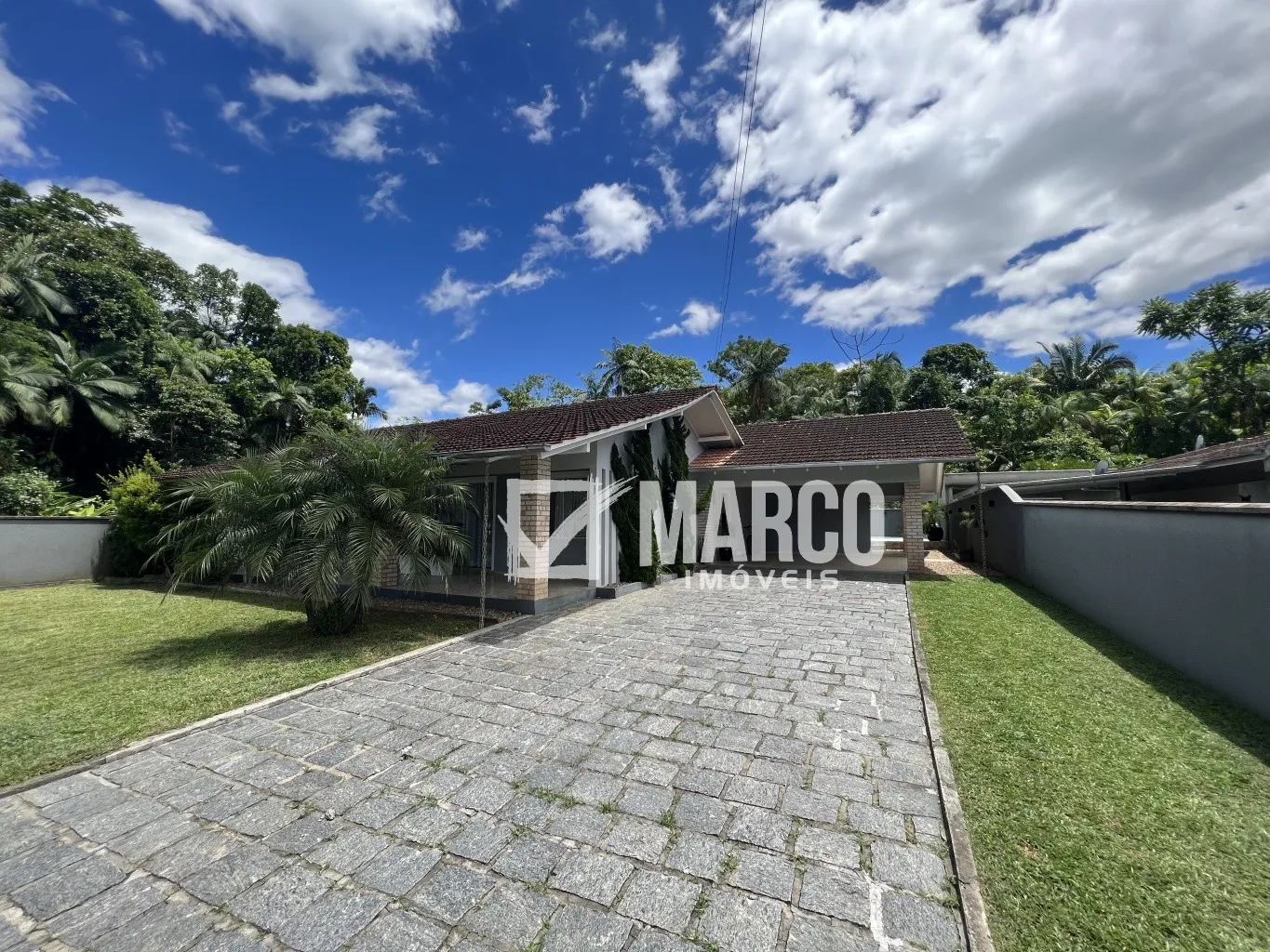 Casa com piscina e três quartos no Centro de Pomerode — foto 3