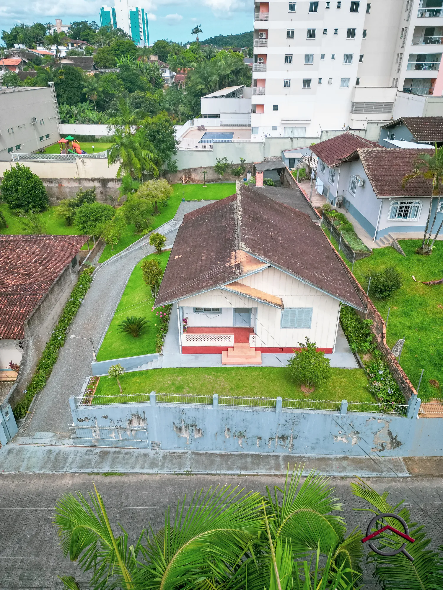 Terreno 760 m² com potencial construtivo, com casa mista 3 dormitórios - Bairro Escola Agrícola - foto 1