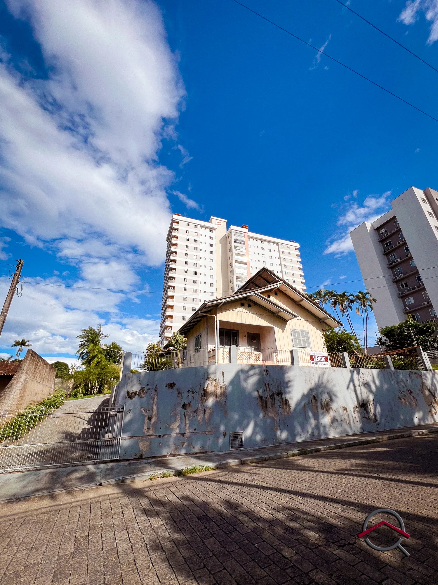 Casa mista 3 dormitórios com terreno de 760 m² - Bairro Escola Agrícola - foto 1