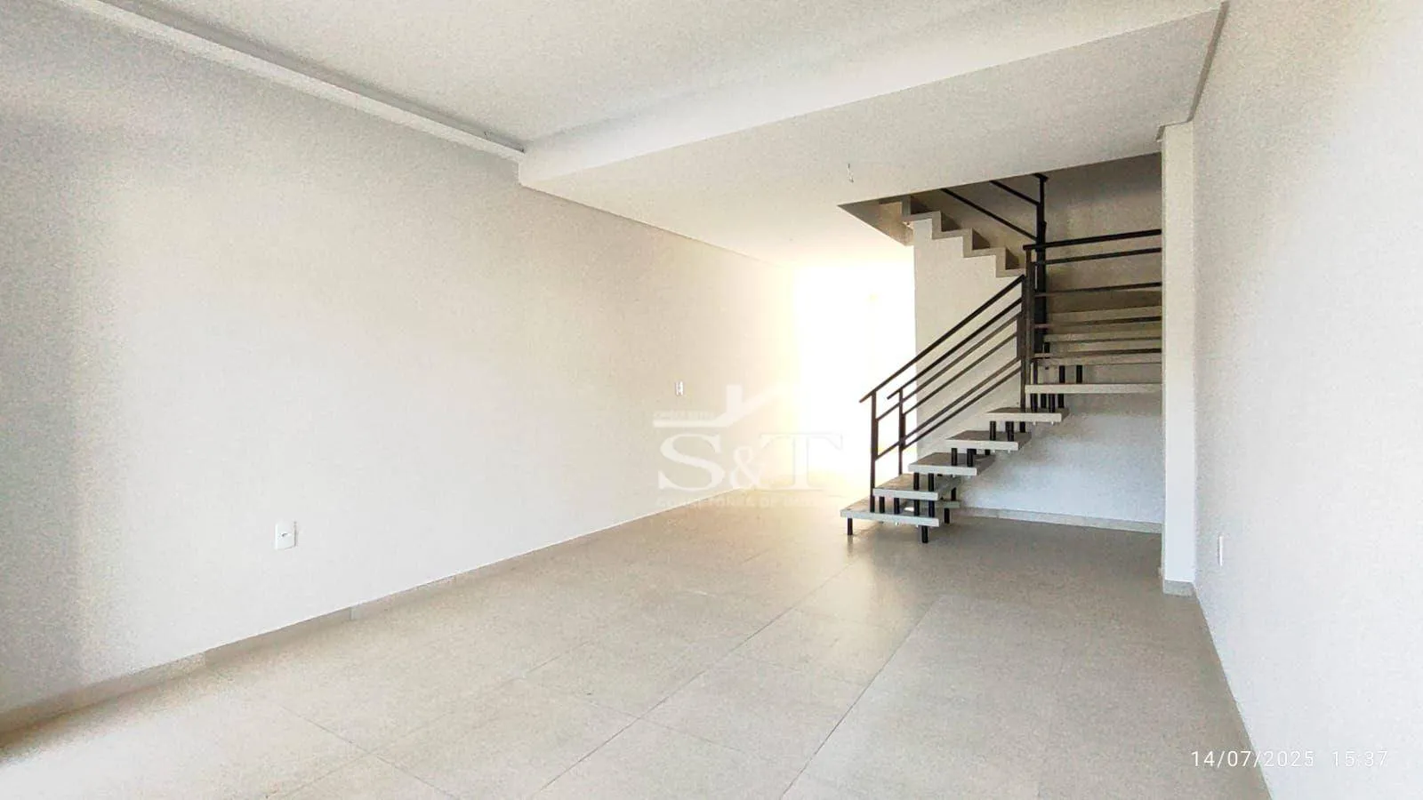 Sobrado 2 Suítes com Sótão Multifuncional (Quarto/Escritório) - Rio Vermelho, com Escritura! — foto 5