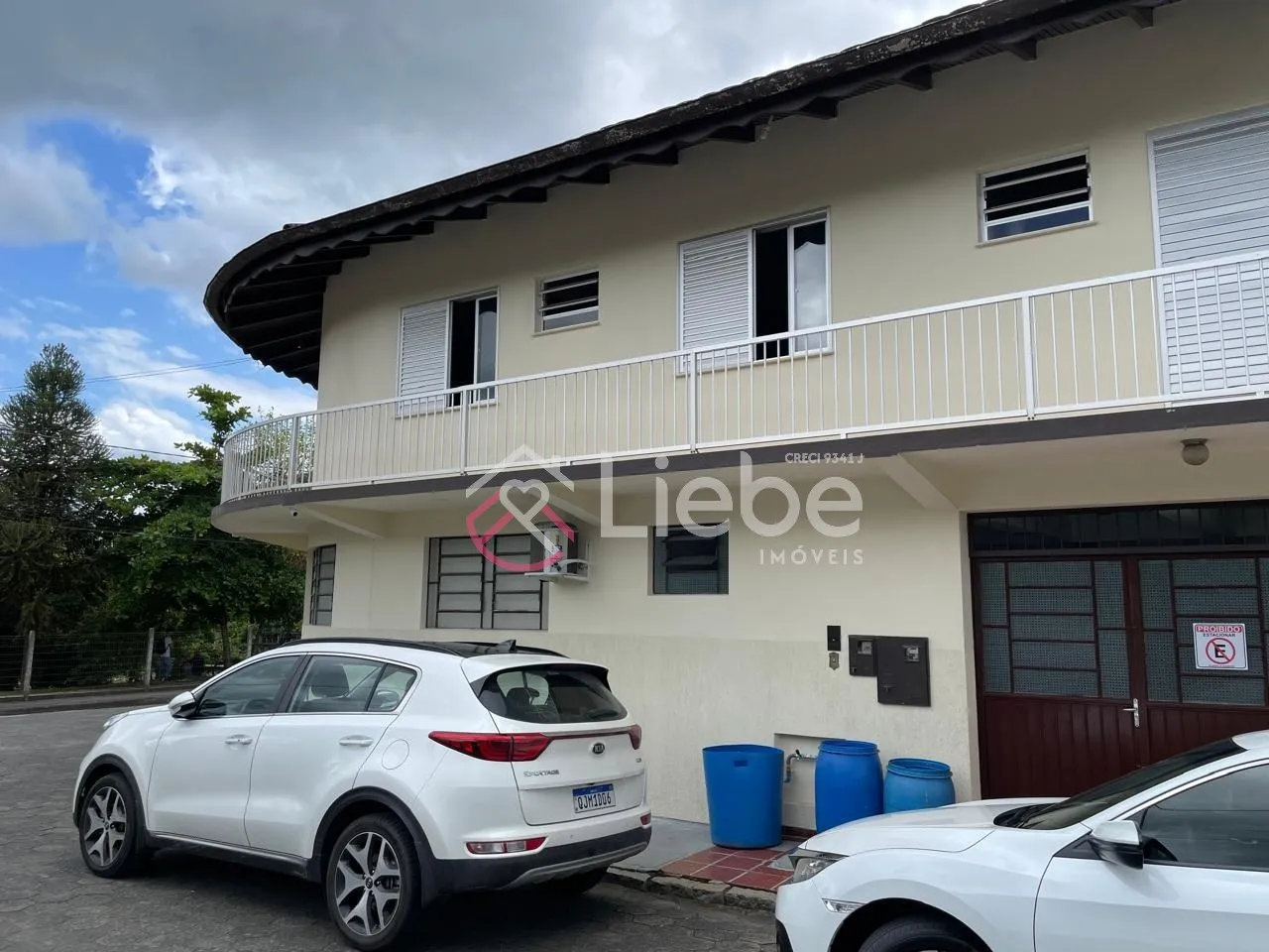 Imóvel COMERCIAL no Centro da cidade de Pomerode com 292,64m de área construída, sendo dois apartamentos e uma sala comercial. — foto 2