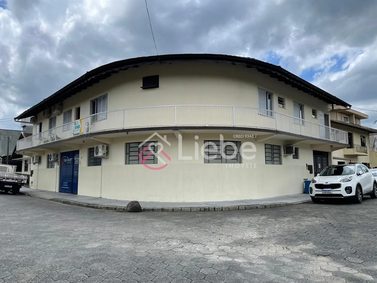 Imóvel COMERCIAL no Centro da cidade de Pomerode com 292,64m de área construída, sendo dois apartamentos e uma sala comercial. — foto 3