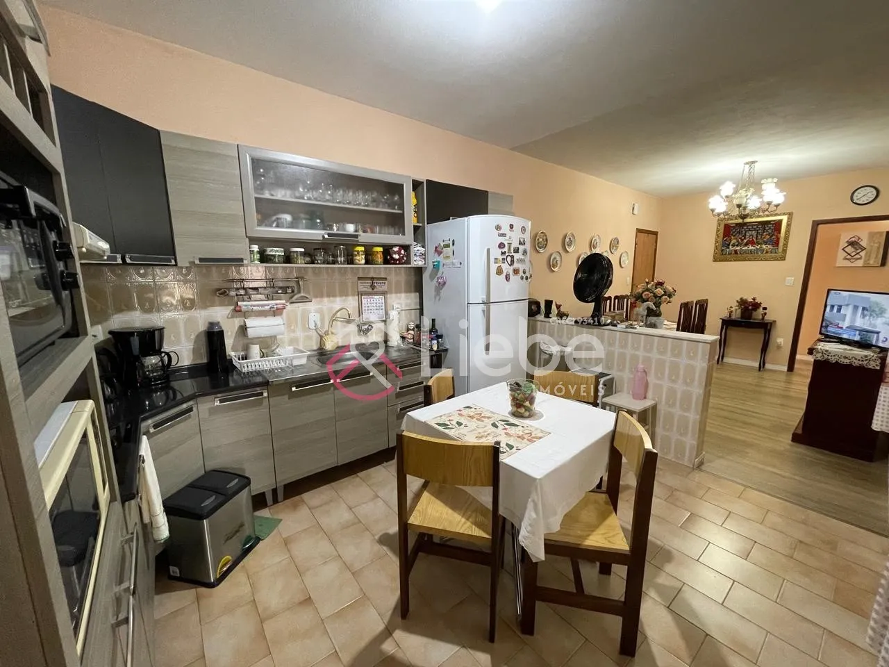 Imóvel COMERCIAL no Centro da cidade de Pomerode com 292,64m de área construída, sendo dois apartamentos e uma sala comercial. — foto 7