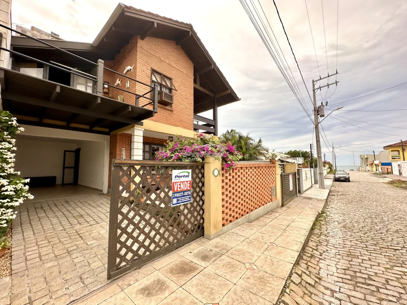 Casa com 6 dormitórios, sendo 1 suíte, a menos de 50 metros do mar. (Cód 20443) - foto 1