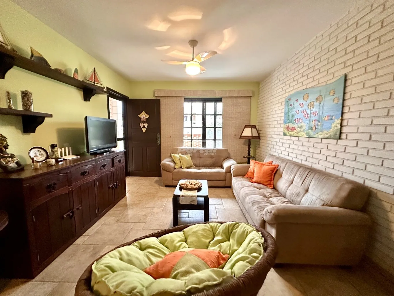 Casa com 6 dormitórios, sendo 1 suíte, a menos de 50 metros do mar. (Cód 20443) — foto 3