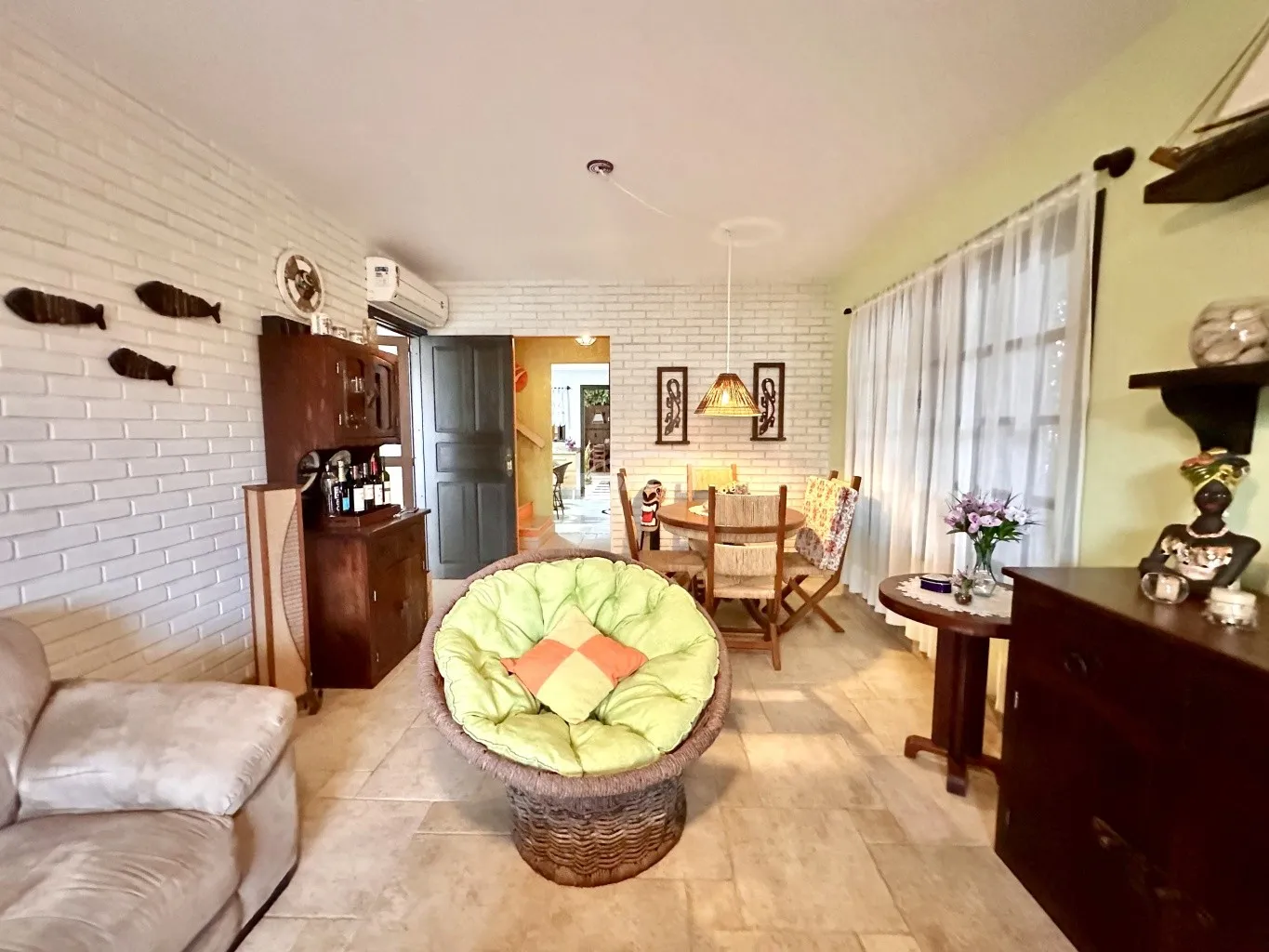 Casa com 6 dormitórios, sendo 1 suíte, a menos de 50 metros do mar. (Cód 20443) — foto 5