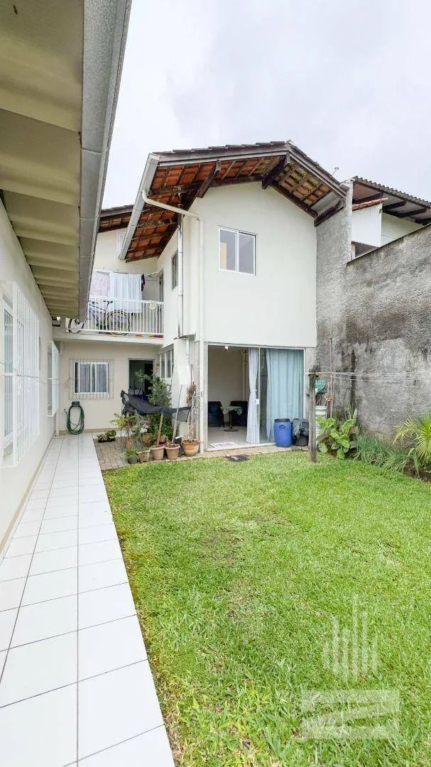 Excelente Casa à Venda com 3 Dormitórios e Semimobiliada no bairro Fortaleza em Blumenau — foto 5