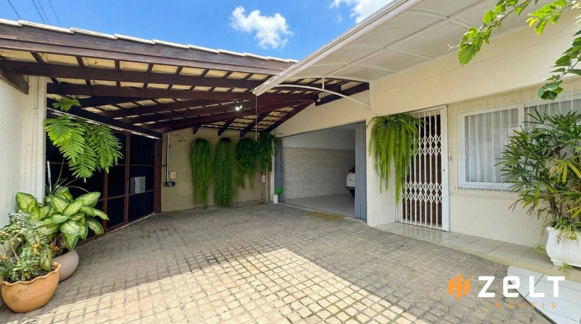 Excelente Casa à Venda com 3 Dormitórios e Semimobiliada no bairro Fortaleza em Blumenau - foto 1