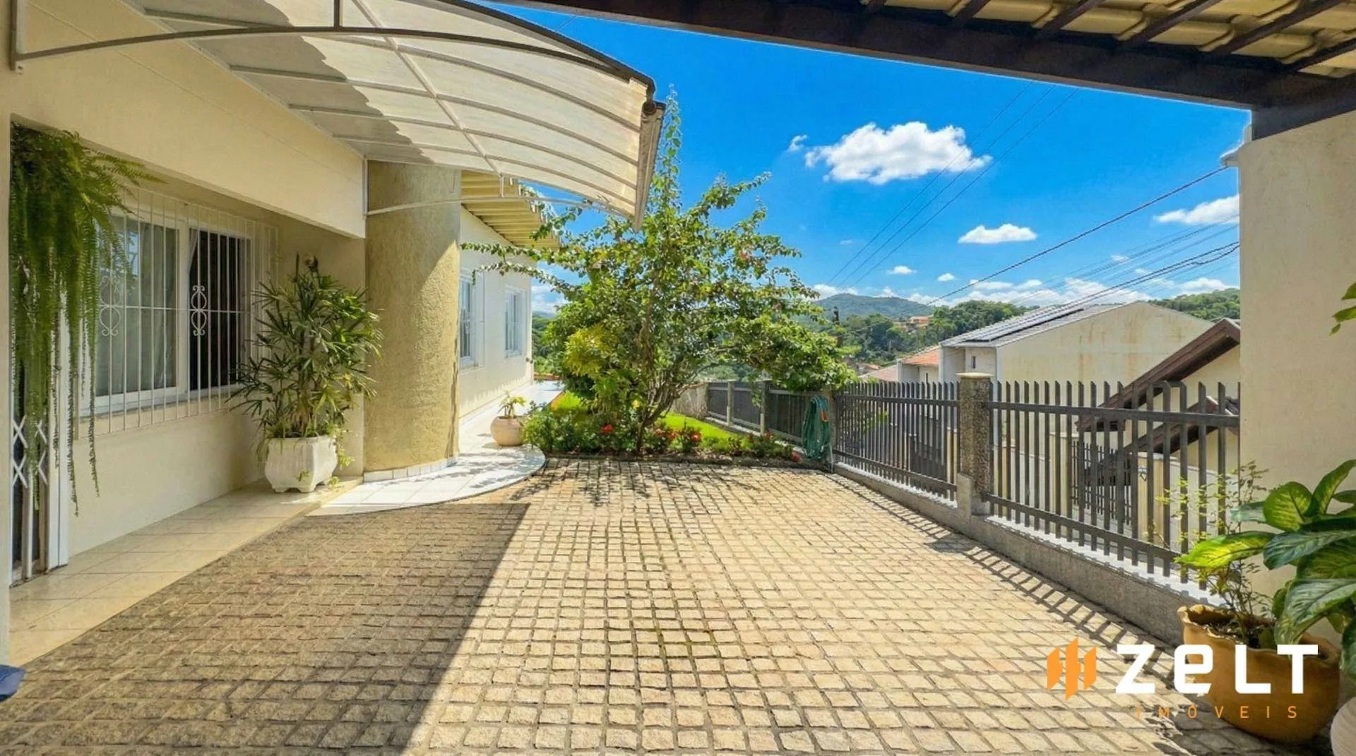 Excelente Casa à Venda com 3 Dormitórios e Semimobiliada no bairro Fortaleza em Blumenau — foto 2