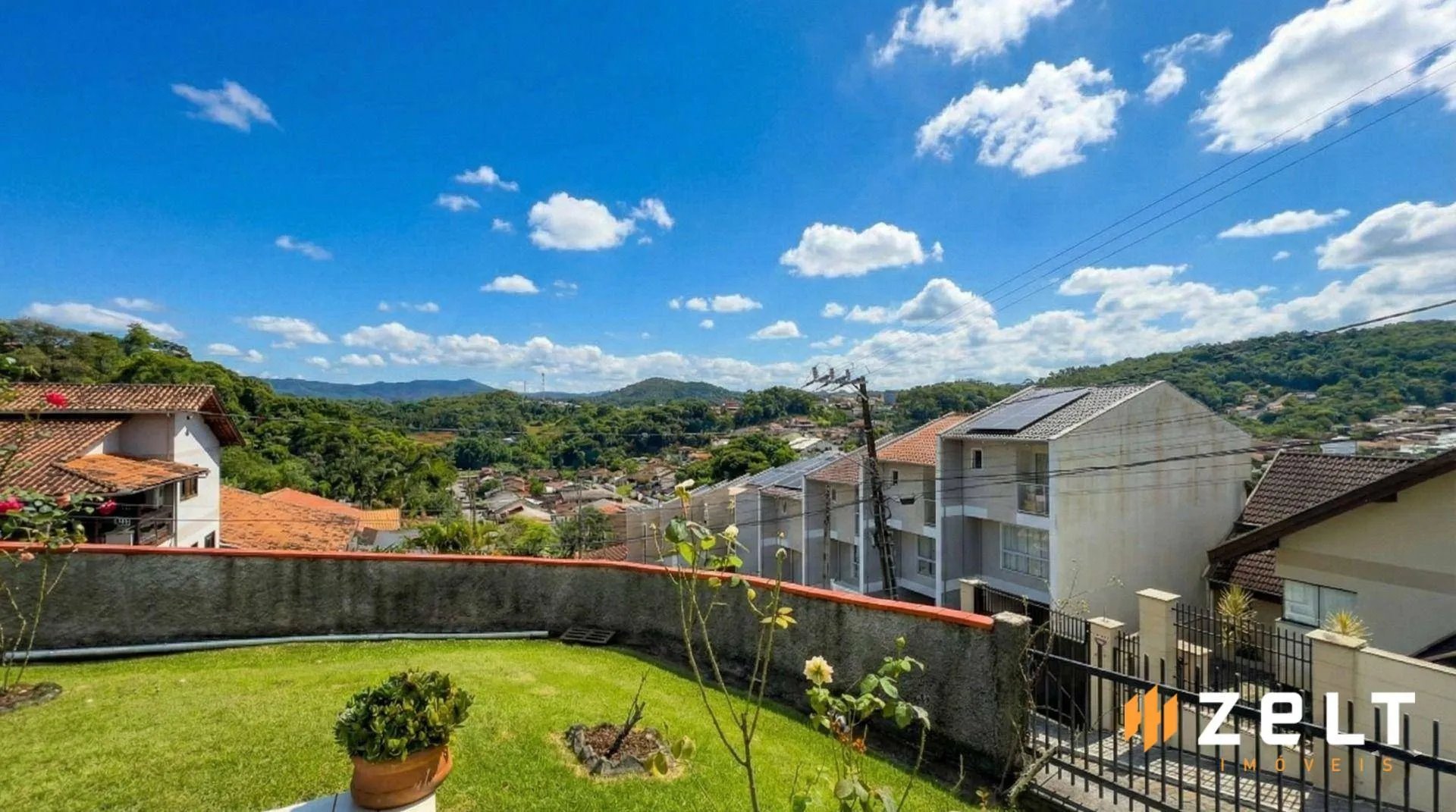Excelente Casa à Venda com 3 Dormitórios e Semimobiliada no bairro Fortaleza em Blumenau — foto 3