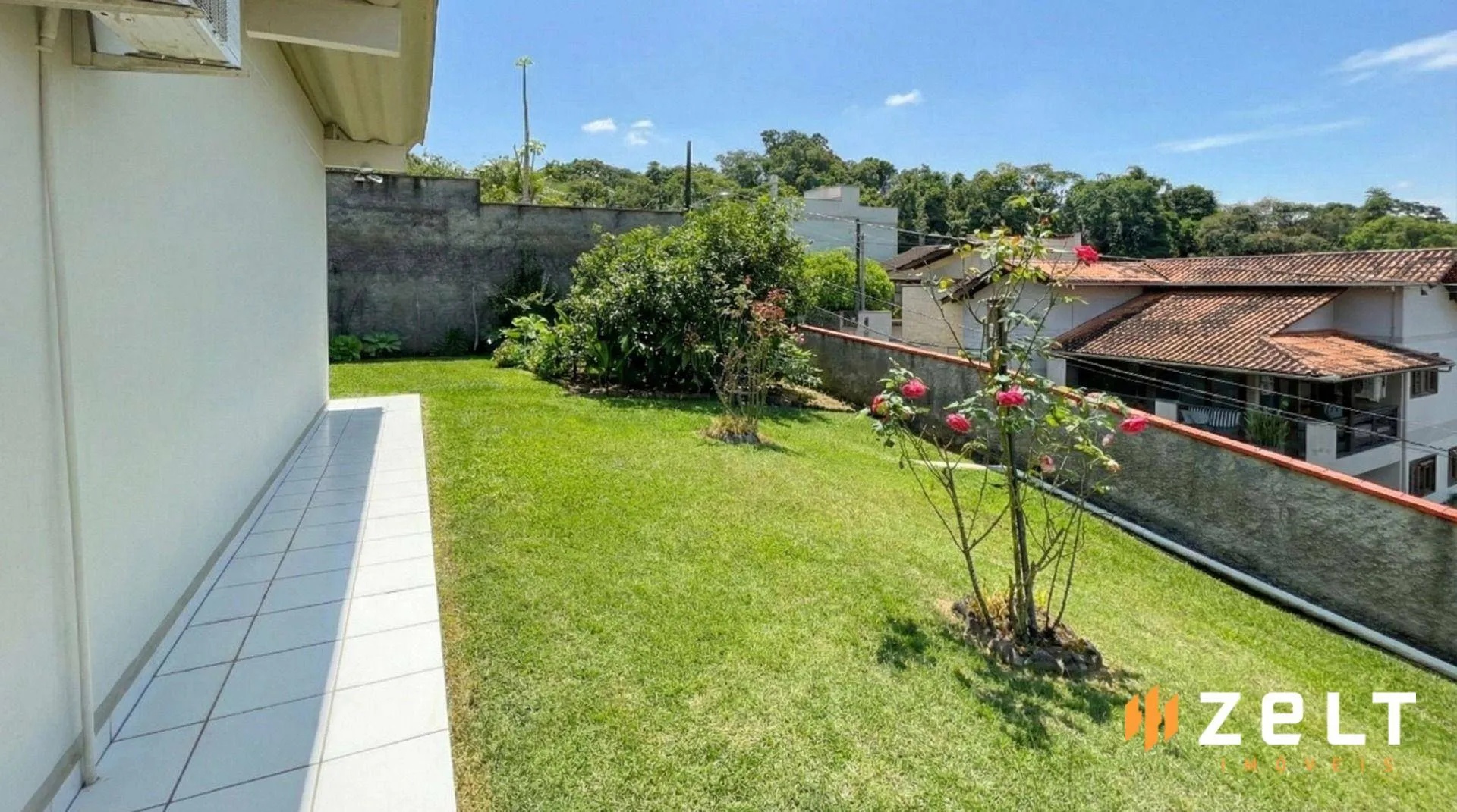 Excelente Casa à Venda com 3 Dormitórios e Semimobiliada no bairro Fortaleza em Blumenau — foto 4