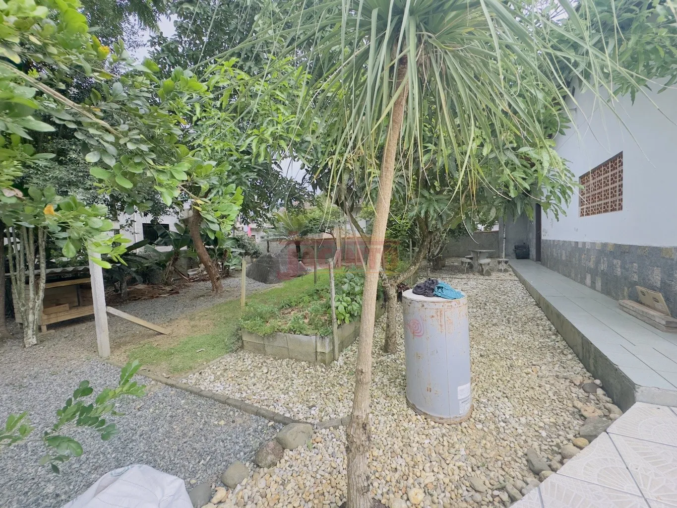 Terreno de esquina à venda - amplo, bem localizado e com casa de alvenaria, no bairro Itoupavazinha. — foto 6