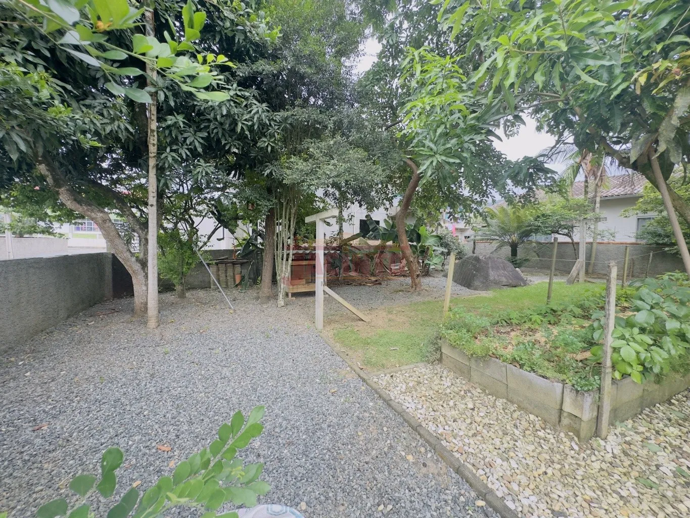 Terreno de esquina à venda - amplo, bem localizado e com casa de alvenaria, no bairro Itoupavazinha. — foto 7