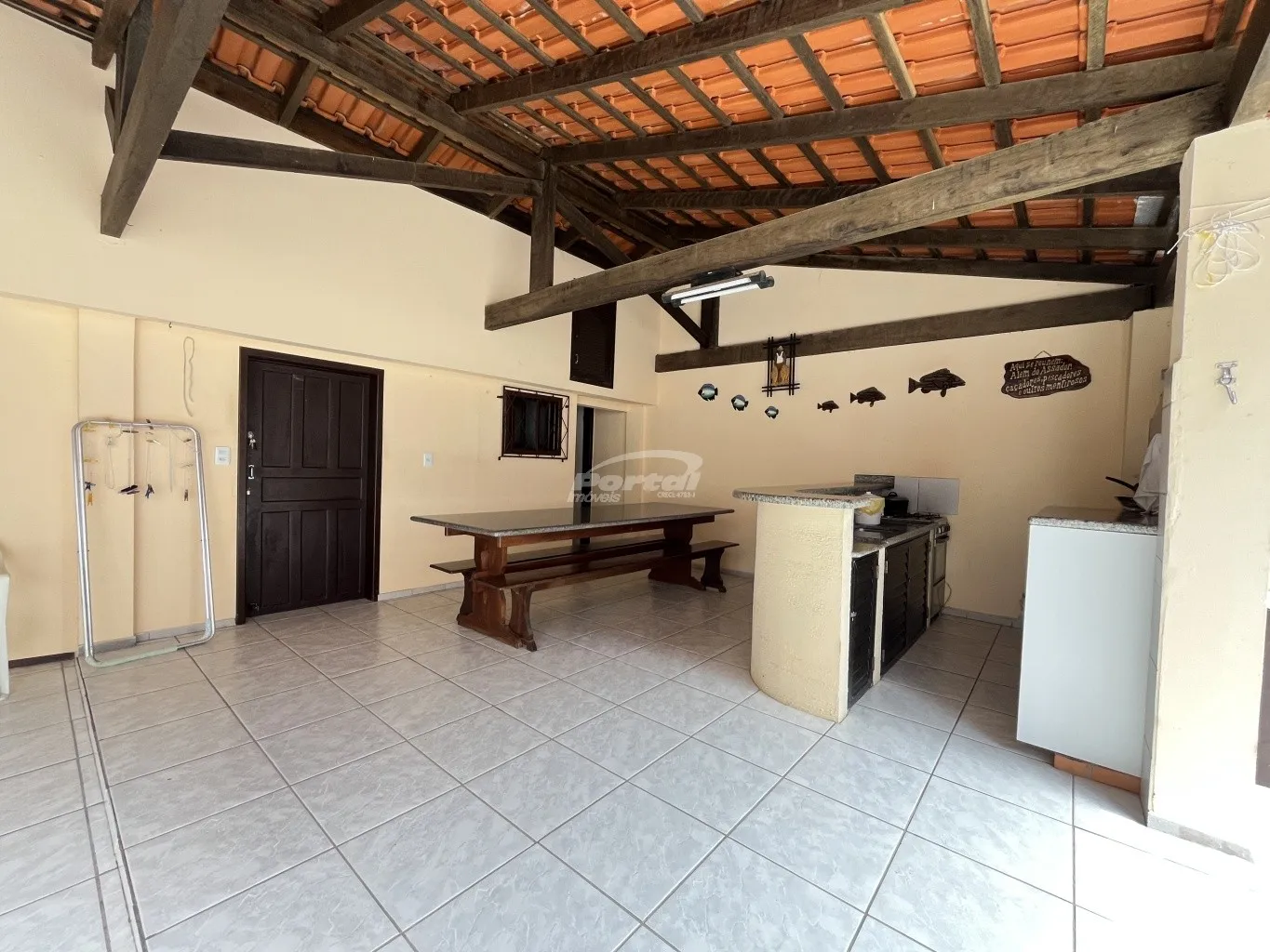 Casa com 4 dormitórios, sendo 1 suíte no centro de Balneário Piçarras/SC (Cód. 20459) — foto 3