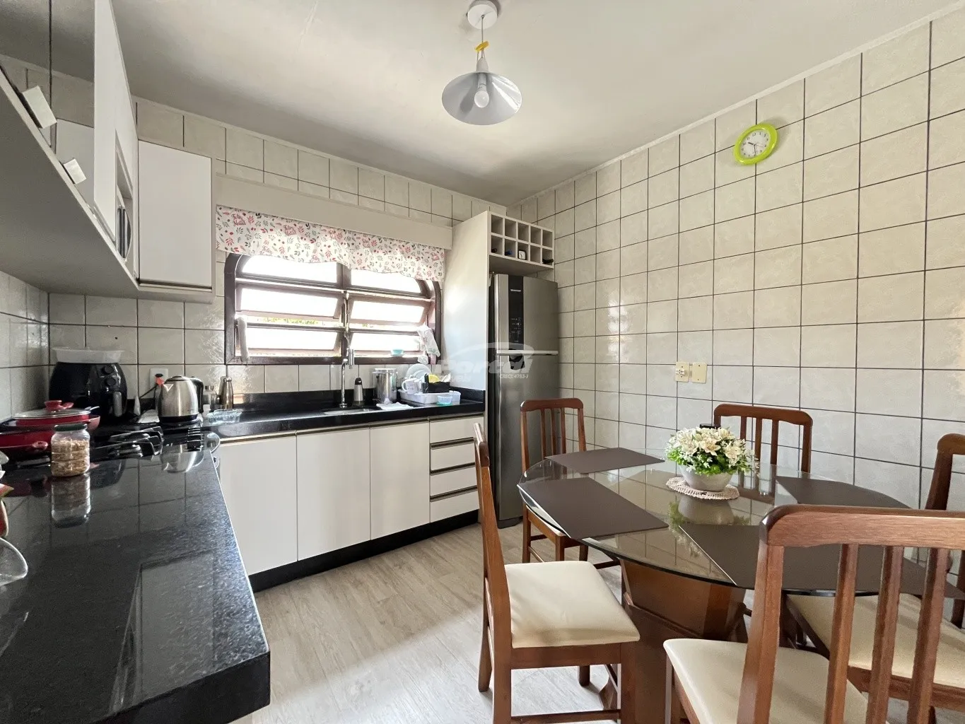 Casa com 4 dormitórios, sendo 1 suíte no centro de Balneário Piçarras/SC (Cód. 20459) — foto 5