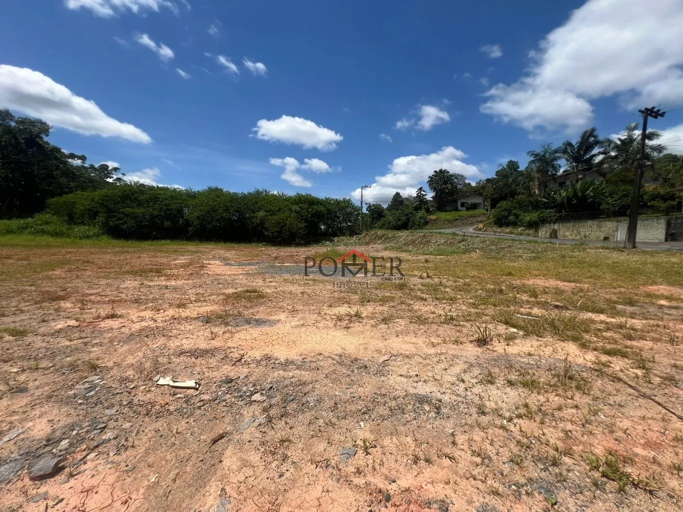 Ótima oportunidade de terreno no Centro da cidade de Pomerode, com 596,55m. Fazendo frente em 30,76m de forma irregular. - foto 1