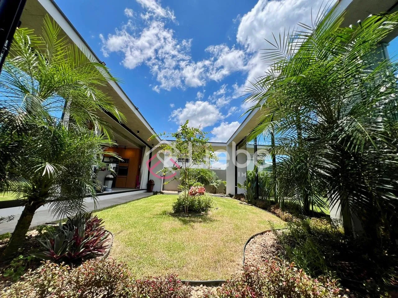 Casa ALTO PADRÃO em local privilegiado na cidade de Pomerode com 508,38m de área construída num terreno de 650m. — foto 3