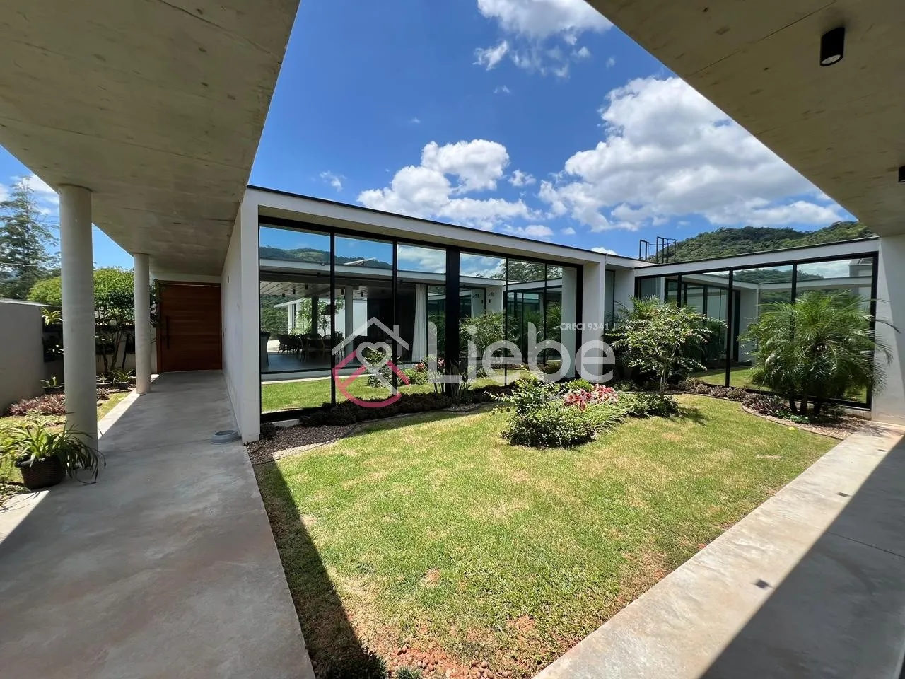 Casa ALTO PADRÃO em local privilegiado na cidade de Pomerode com 508,38m de área construída num terreno de 650m. — foto 5