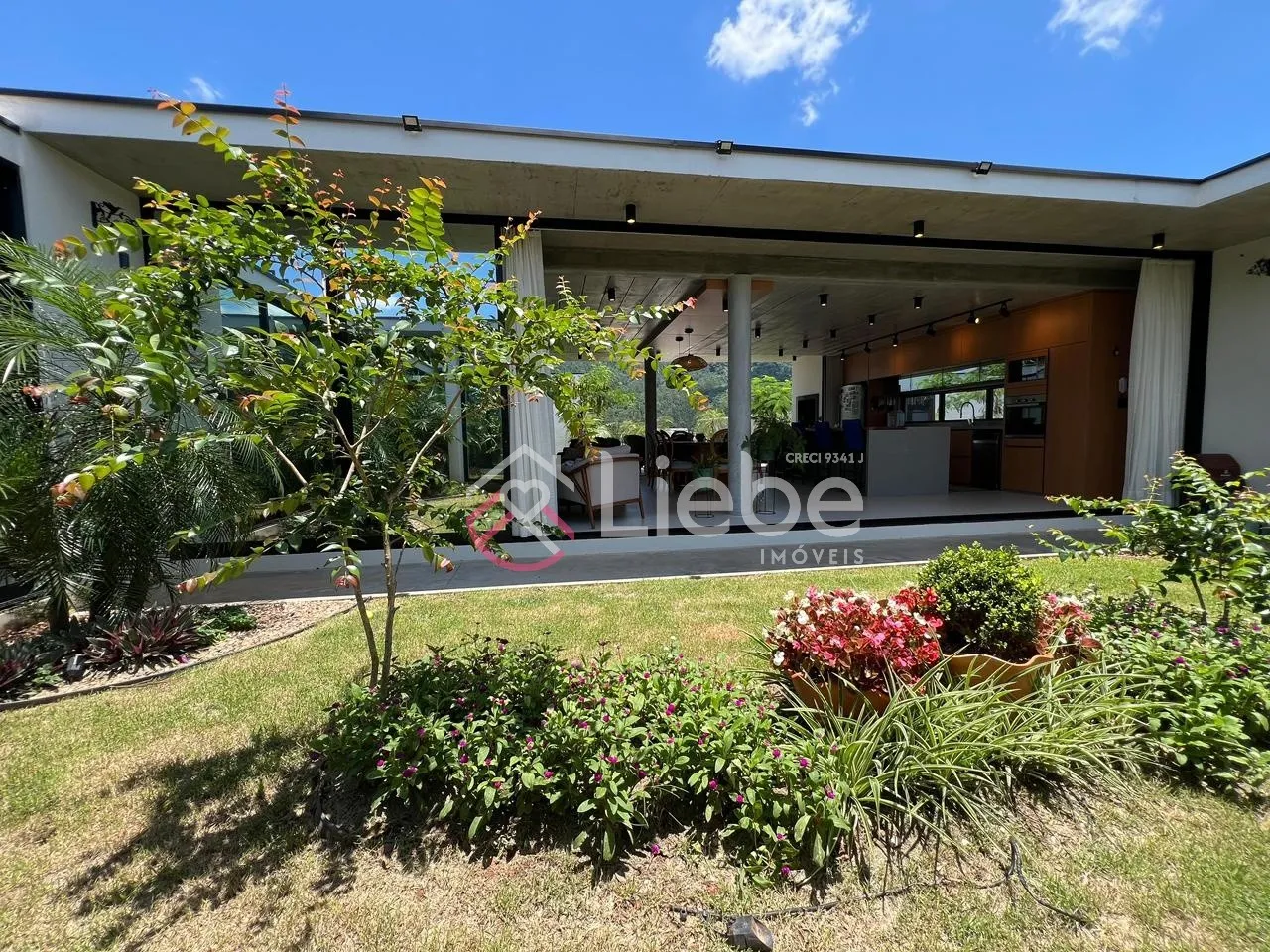 Casa ALTO PADRÃO em local privilegiado na cidade de Pomerode com 508,38m de área construída num terreno de 650m. — foto 7
