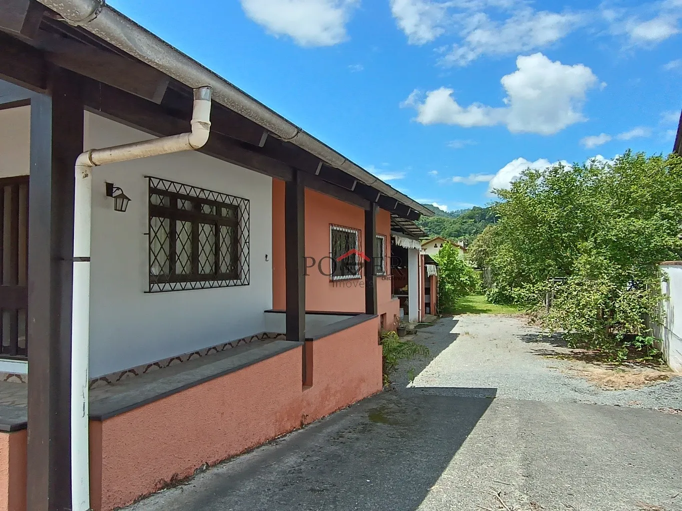 Excelente Casa Comercial ou Residencial na praça central de Pomerode, area total construida 391,28m em terreno de 904,00m com piscina, ideal para empreendimentos turísticos — foto 6