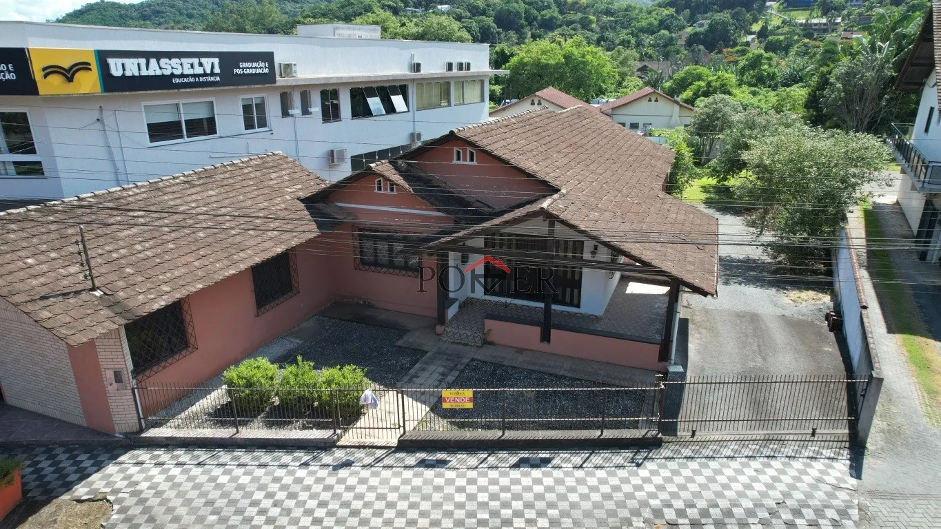 Excelente Casa Comercial ou Residencial na praça central de Pomerode, area total construida 391,28m em terreno de 904,00m com piscina, ideal para empreendimentos turísticos — foto 7