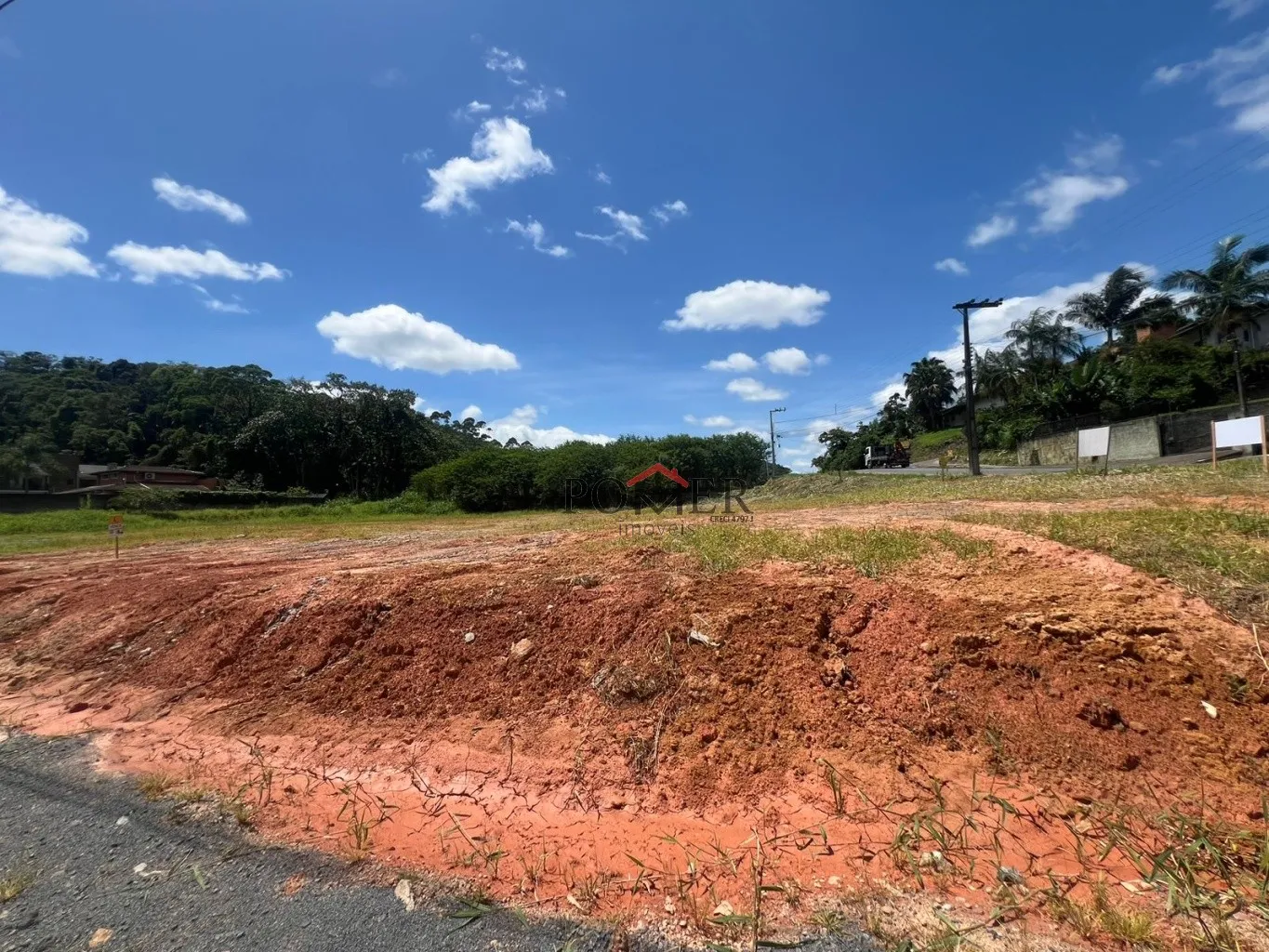 Excelente terreno no centro da cidade de Pomerode, com 453,39m, fazendo frente de forma irregular em 15,01m. — foto 4