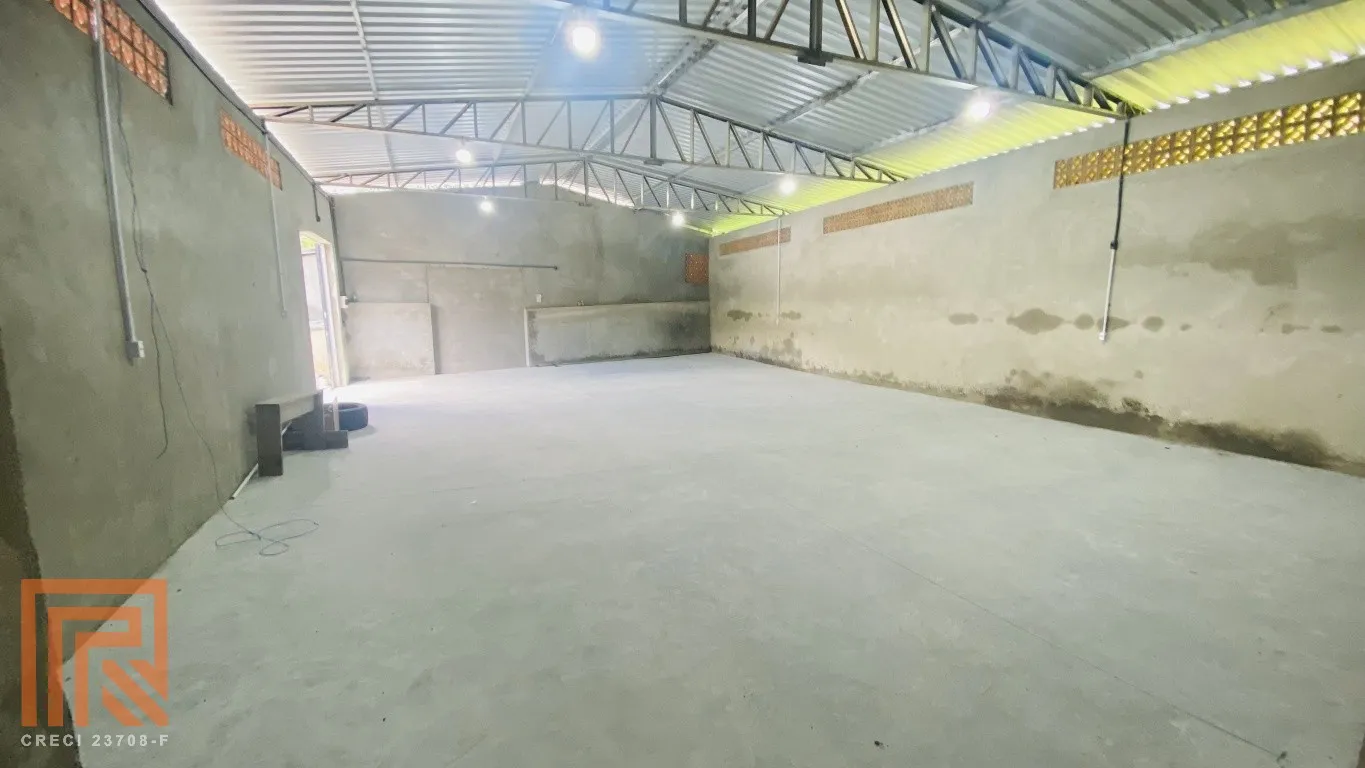 Galpão comercial no bairro Itoupavazinha , no mesmo terreno 01 apartamento e uma casa de madeira . - foto 1