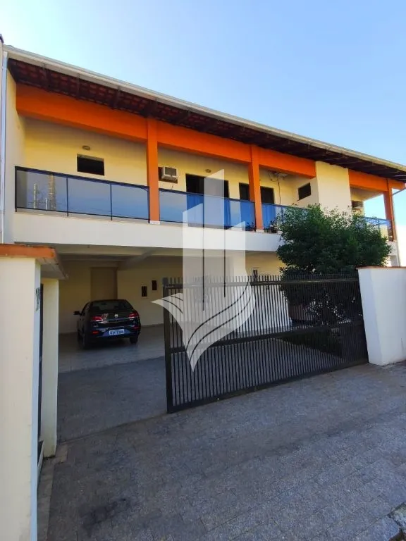 Casa 5 dormitórios, 4 suítes, 4 vagas de garagem - foto 1