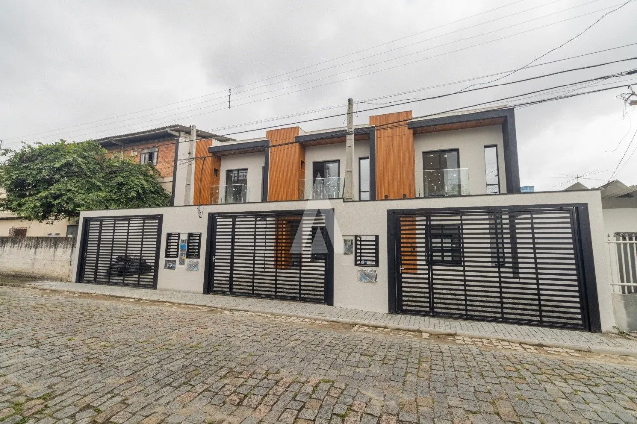 Sobrado Geminado com 3 suíte(s) à venda no bairro Anita Garibaldi em Joinville, de R$ 730.000.00. por 693.500,00 - foto 1