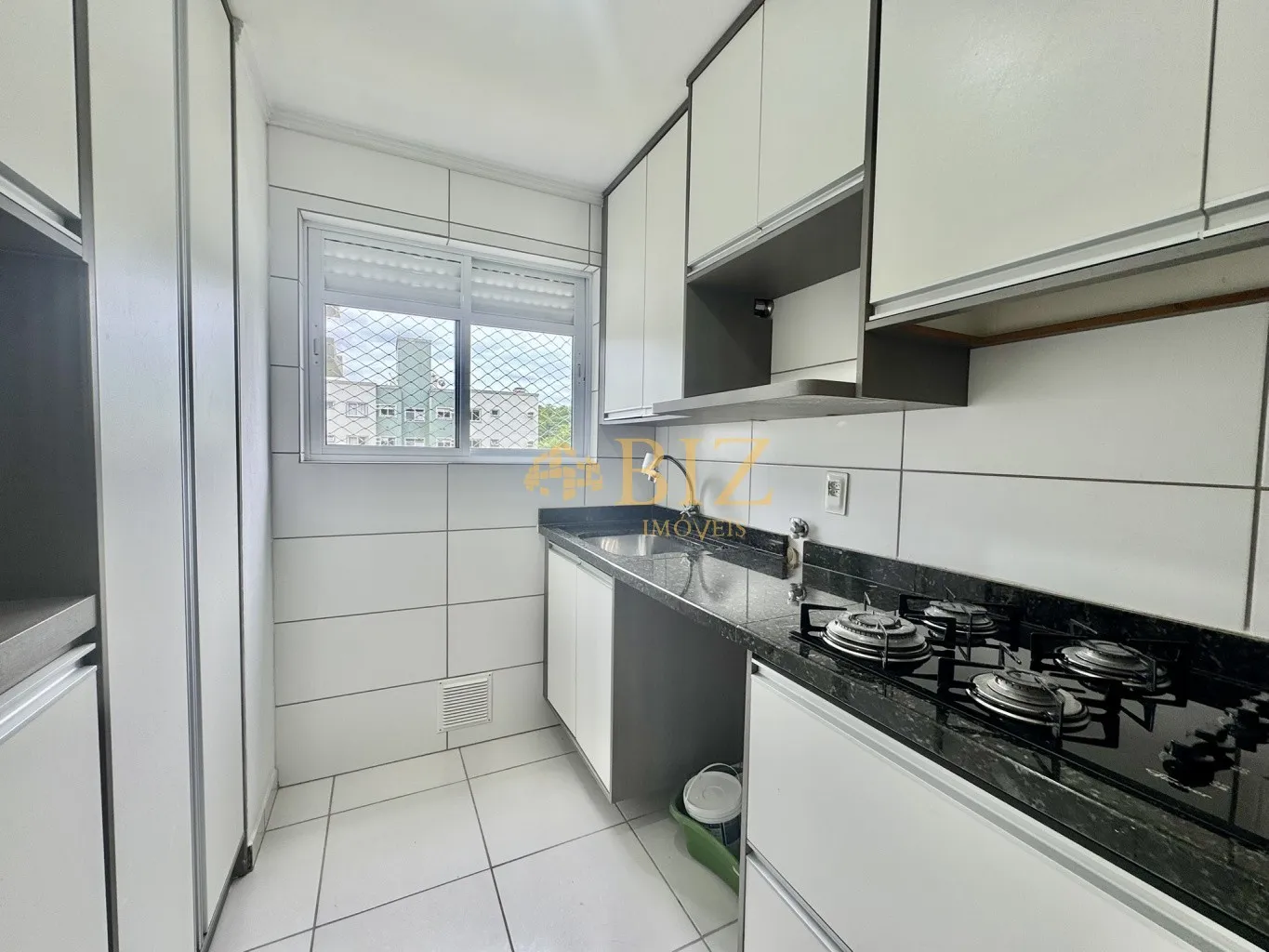 Excelente apartamento semimobiliado, com 02 dormitórios, no condomínio Tannenberg, no Bairro Badenfurt. — foto 3