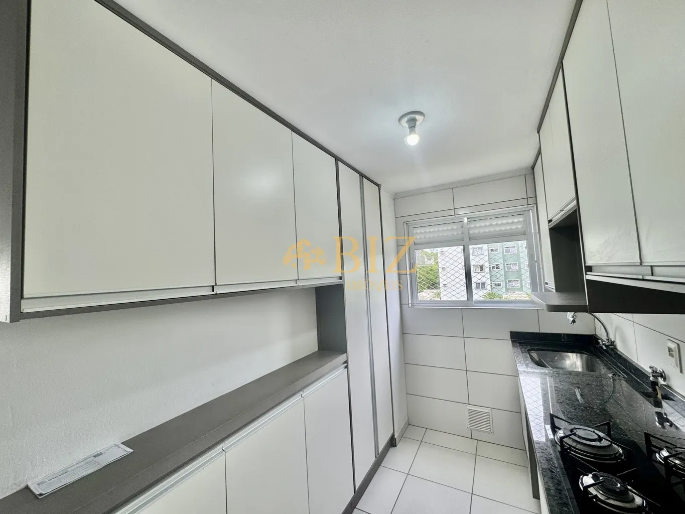 Excelente apartamento semimobiliado, com 02 dormitórios, no condomínio Tannenberg, no Bairro Badenfurt. — foto 4