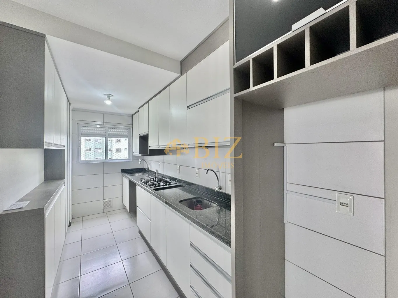 Excelente apartamento semimobiliado, com 02 dormitórios, no condomínio Tannenberg, no Bairro Badenfurt. — foto 5
