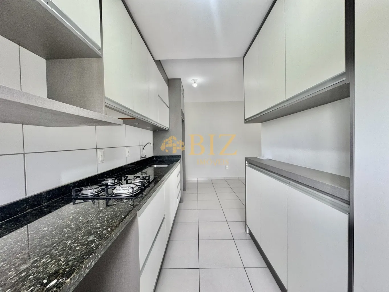 Excelente apartamento semimobiliado, com 02 dormitórios, no condomínio Tannenberg, no Bairro Badenfurt. — foto 7