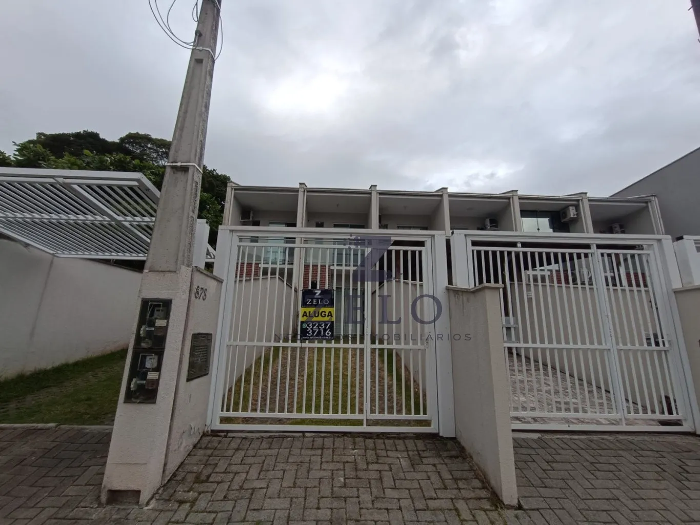 Sobrado Geminado no Bairro Fortaleza - Próximo a Confeitaria Vó Nila - foto 1