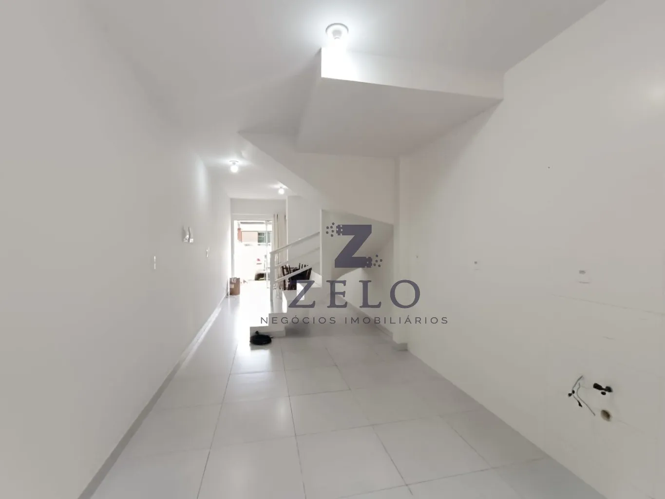 Sobrado Geminado no Bairro Fortaleza - Próximo a Confeitaria Vó Nila — foto 2