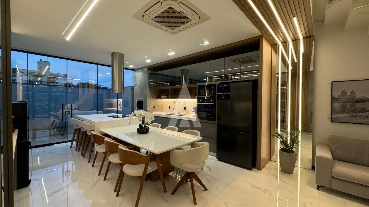 Sobrado Geminado Mobiliado com 3 suíte(s) à venda no bairro Santo Antônio em Joinville, por R$ 1.780.000.00. — foto 6