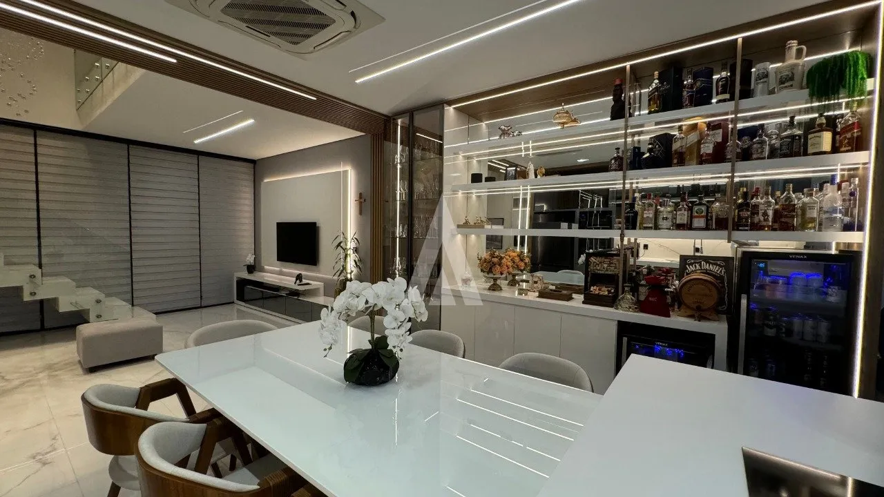 Sobrado Geminado Mobiliado com 3 suíte(s) à venda no bairro Santo Antônio em Joinville, por R$ 1.780.000.00. — foto 7