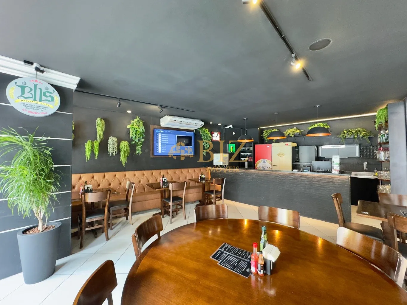 EXCLUSIVIDADE BIZ IMÓVEIS. >Oportunidade de negócio< Restaurante consolidado, com 11 anos de atuação no mercado e com clientela formada, na região da Curt Hering, no centro da cidade! - foto 1