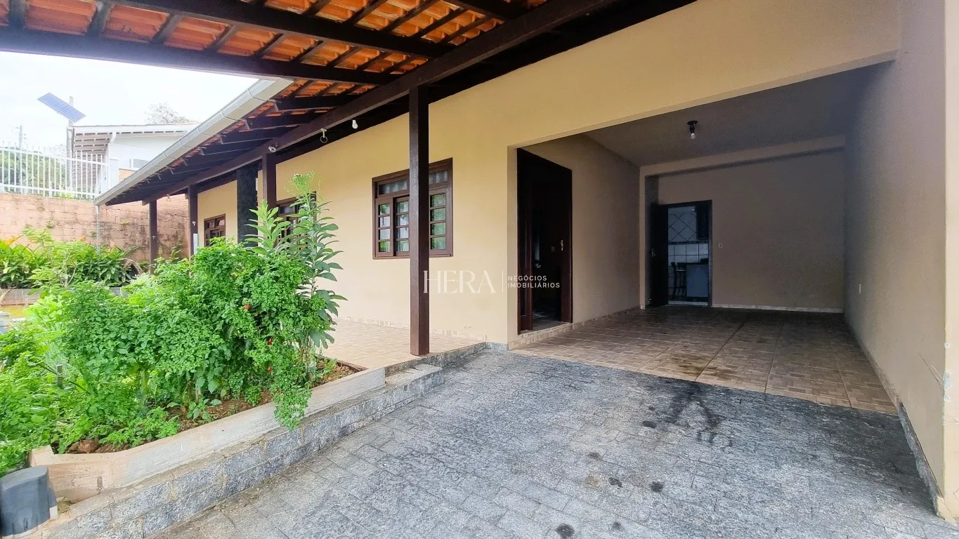 Casa no bairro Garcia com 03 dormitórios sendo 01 suíte! Ampla área de lazer. — foto 3
