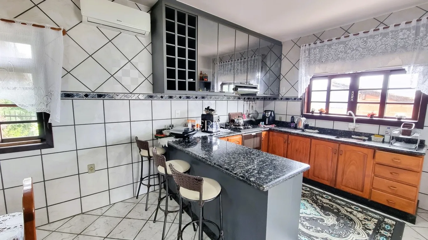 Casa no bairro Garcia com 03 dormitórios sendo 01 suíte! Ampla área de lazer. — foto 7